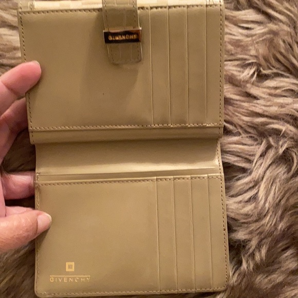 Givenchy compact wallet - Picture 2 of 5